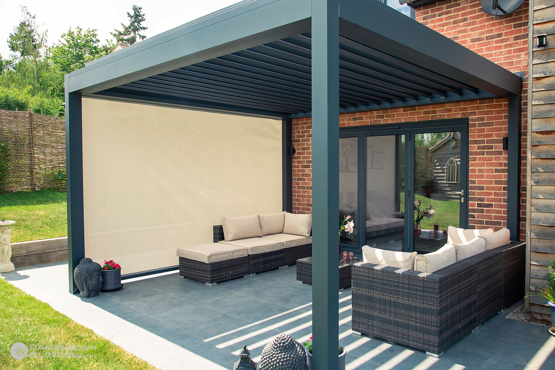 Deluxe Outdoor Living Pod Grey