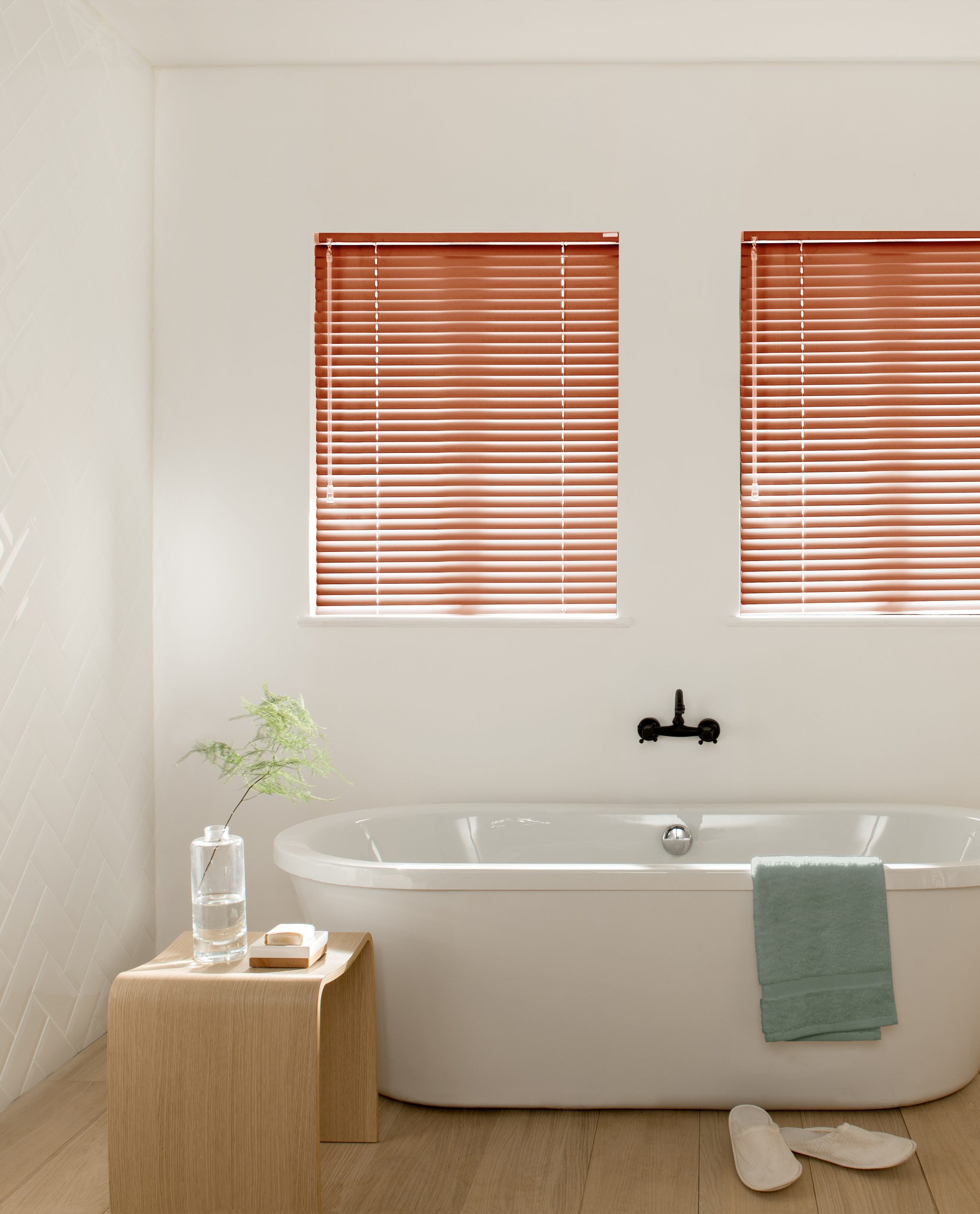 Metal Venetian russet bathroom