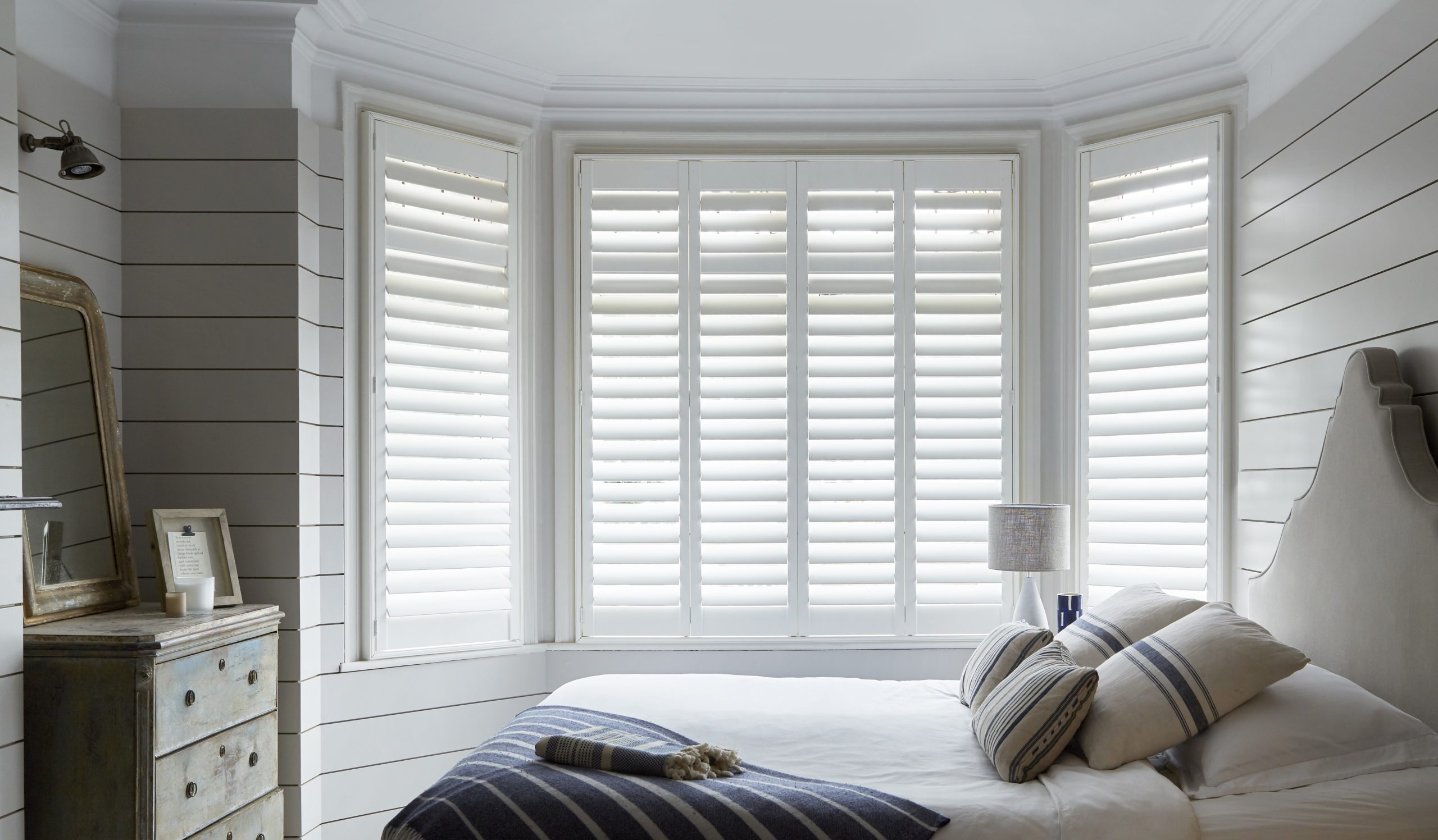 Soft corner bay shutters